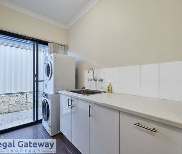 20 Kinloch Pass, AUBIN GROVE WA 6164 - Photo 3