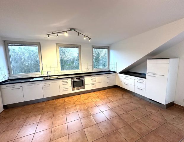 Düsseldorf-Stockum: Großzügige 2,5-Zimmer-Wohnung mit Balkon und Einbauküche! - Foto 1