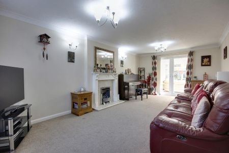 4 bedroom detached house to rent - Photo 3