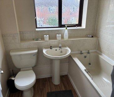4 bedroom detached house to rent - Photo 3