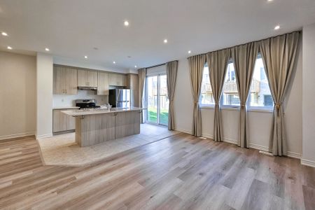 For Lease - 8 Vinewood Crescent, Barrie, Ontario - Photo 5