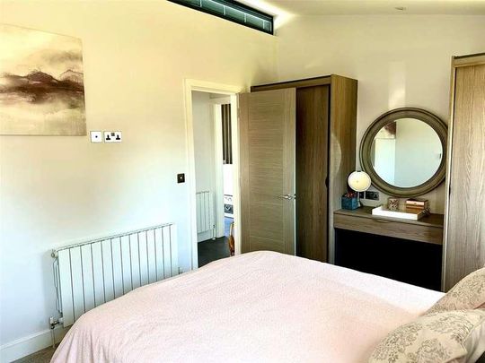 Maidenhead Road, Windsor, SL4 - Photo 1