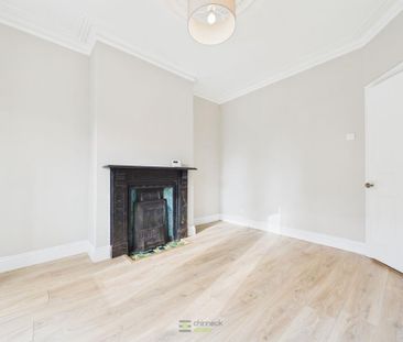 3 bedroom end of terrace house to rent - Photo 2