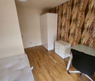 4 bedroom house to rent - Photo 6