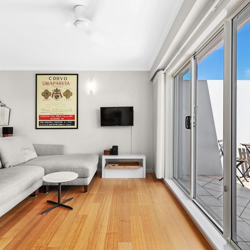 Beachside Apartment With Unbeatable Location - Photo 1