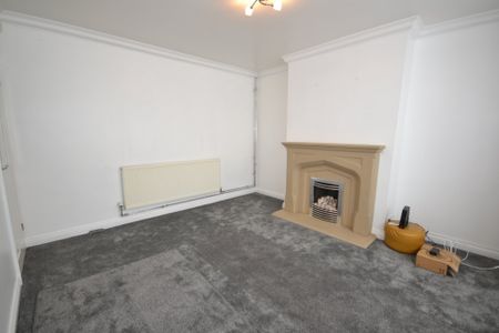 Salisbury Avenue, Styvechale, Coventry, West Midlands, CV3 5DB - Photo 2