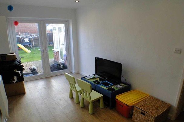 3 bedroom semi-detached house to rent - Photo 1