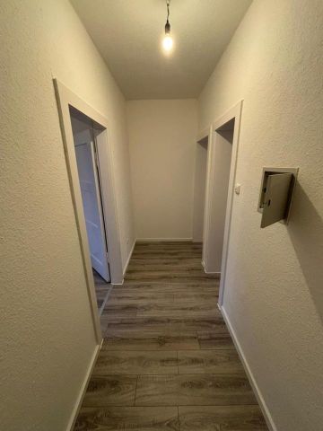 !!Platz für die ganze Familie!! Frisch RENOVIERTE 4-Zimmerwohnung** - Photo 5