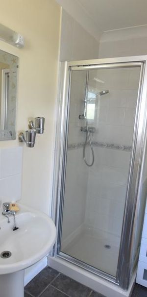 2 bedroom semi-detached bungalow to rent - Photo 1