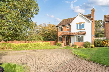 4 bedroom detached house to rent - Photo 2