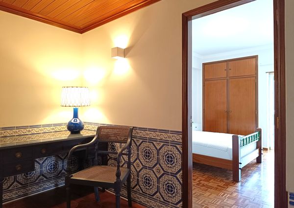 Apartamento T2 Remodelado e Mobilado no Moinho das Antas