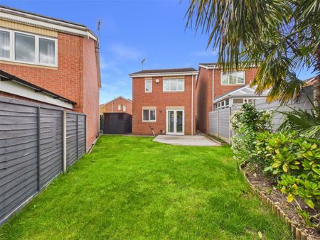 3 bedroom Detached house to rent - Photo 2