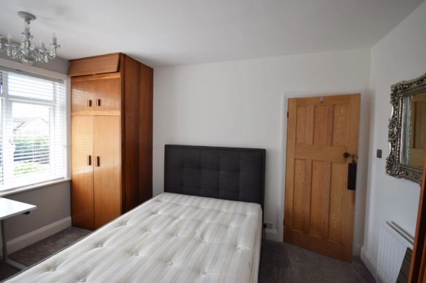 To Rent Redhill Avenue, Ensbury Park, Bournemouth, BH9 £2,100 pcm Tenancy Info - Photo 1