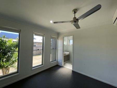 Ultra Modern and really close to beach - Photo 2
