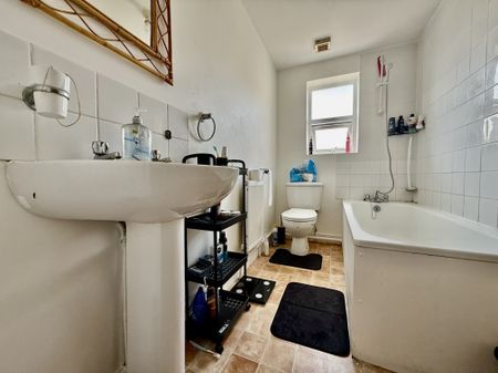 Alhambra Road, Southsea - Photo 2