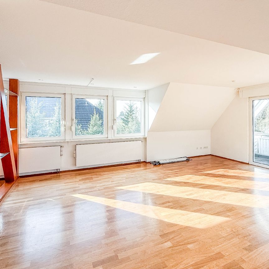 Wohnen auf zwei Ebenen mit besonderer Privatsphäre – Großzügige Maisonettewohnung mit Charme und Individualität! - Photo 1