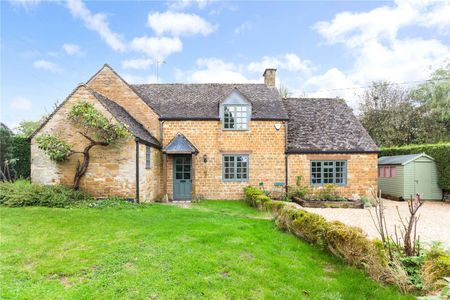 Handsome newly renovated home in the village of Oddington. - Photo 5