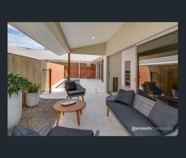 Private Pool & Convenient Buderim Living - Photo 1