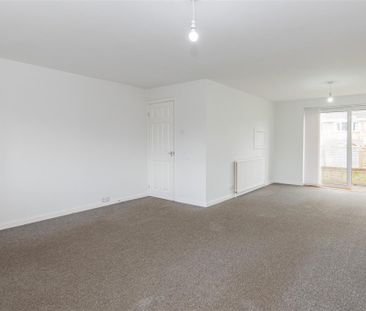 3 bed House - Semi-Detached To Let - Photo 5