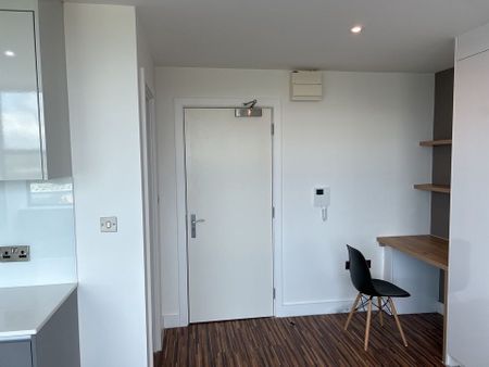 1 Bed Flat, Chester Road, M16 - Photo 2