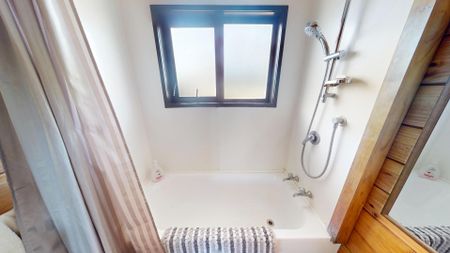 Springvale - 3 Bedrooms - Photo 3