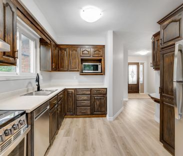 For Lease - 10 Donegel Place, Hamilton, Ontario - Photo 1