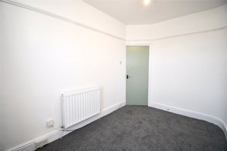 Sandringham Avenue, CH47 3BZ, Hoylake - Photo 2
