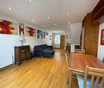 3 Bed Terraced House, Howland Way, SE16 - Photo 2