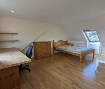 5 bedroom end of terrace house to rent - Photo 4