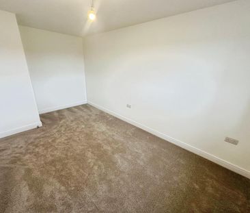 4 bedroom semi-detached house to rent - Photo 1