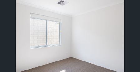 WELCOME HOME ! NEAR NEW 4 BEDROOM 2 BATHROOM DUPLEX - Photo 5