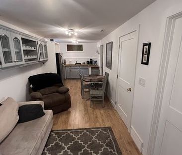 Recentl renovated 1 bed unit in quiet neighbourhood | Calgary - Photo 1