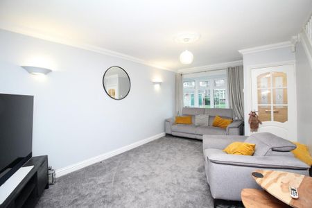4 bedroom detached house to rent - Photo 2