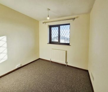 3 Bedroom House to Rent in Barlow Close, Rothwell, Kettering, North... - Photo 2