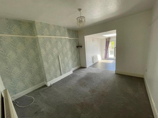 4 bedroom bungalow to rent - Photo 1