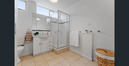 Sunlit Apartment Living Steps from Rathdowne Village Charm - Photo 5