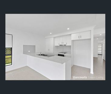 Modern Family Home - Photo 3