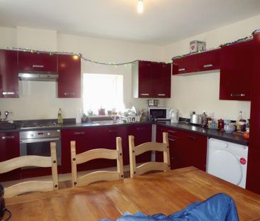 1 bedroom in a house share to rent - Photo 2