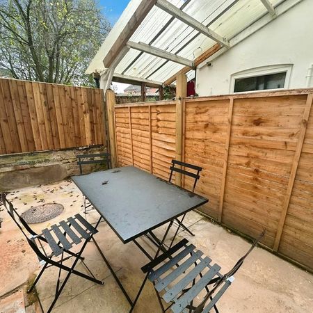 1 bedroom in a house share to rent - Photo 4