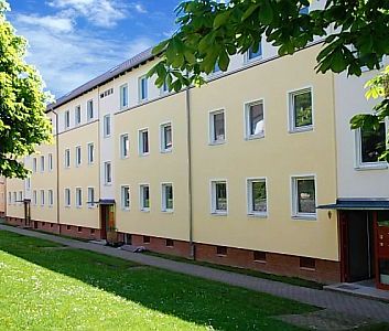 + Schöne Drei-Zimmer-Wohnung mit Balkon + - Foto 1