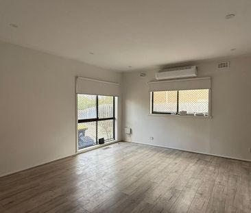 Well Presented Modern Home - Photo 6
