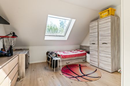 Recent appartement met terras en een ondergrondse autostaanplaats in het centrum - Photo 2