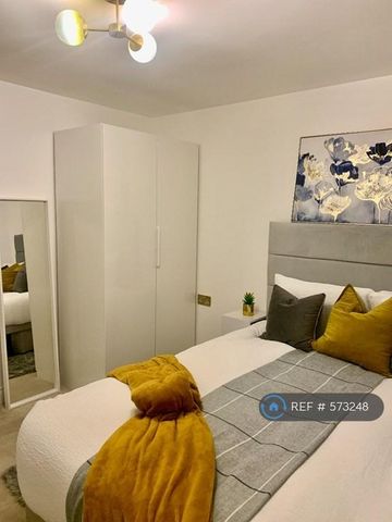 1 bedroom in a house share to rent - Photo 2