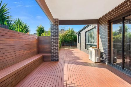 The Perfect Blend of Comfort, Space and Location - Photo 4