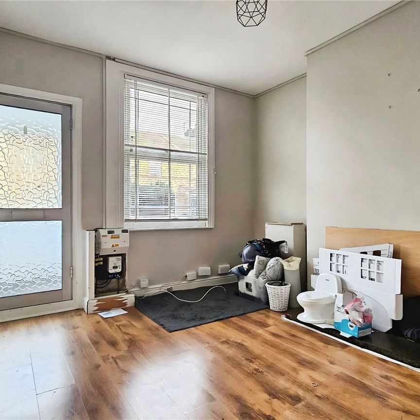 Farnell Road, Staines-upon-Thames, Surrey, TW18 4HT - Photo 1