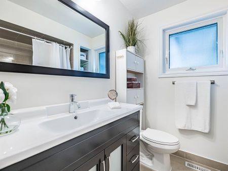 For Lease - 118 Bonham Boulevard, Mississauga, Ontario - Photo 2