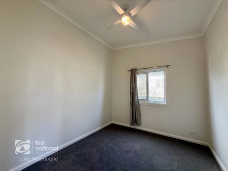 Beautifully Renovated Two Bedroom Unit in a Convenient Location - Photo 2