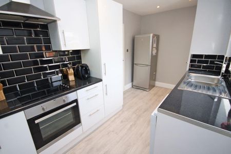 2 bedroom terraced house to rent - Photo 4