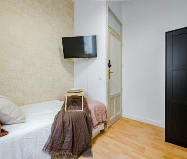 Calle de Arriaza, Madrid, Community of Madrid 28008 - Photo 3