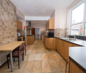 8 bedroom house share to rent - Photo 1